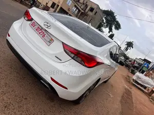 Hyundai Elantra Limited Sedan FWD (1.8L 4cyl 6A) 2016 White