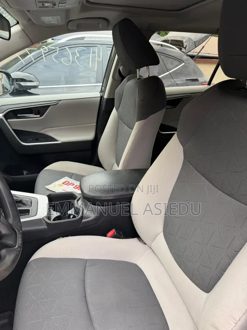 Toyota RAV4 XLE AWD 2019 Gray
