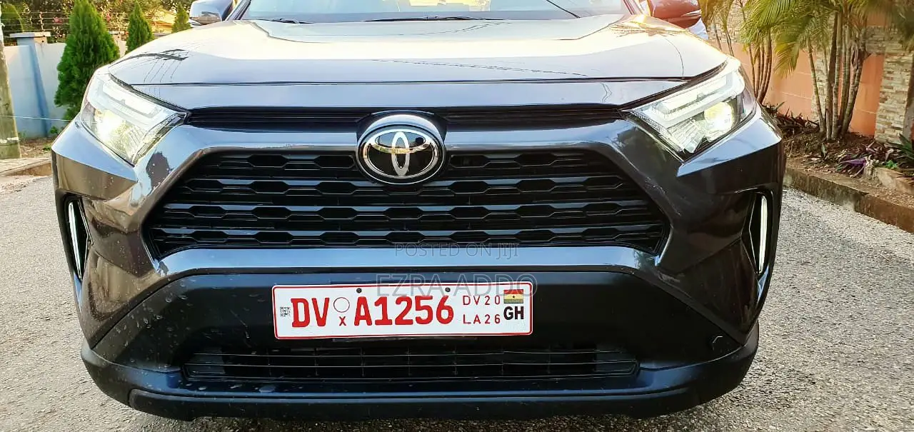 Toyota RAV4 XLE Premium 2025 Gray