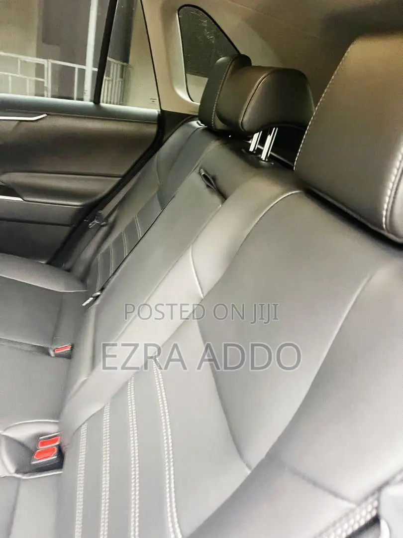 Toyota RAV4 XLE Premium 2025 Gray