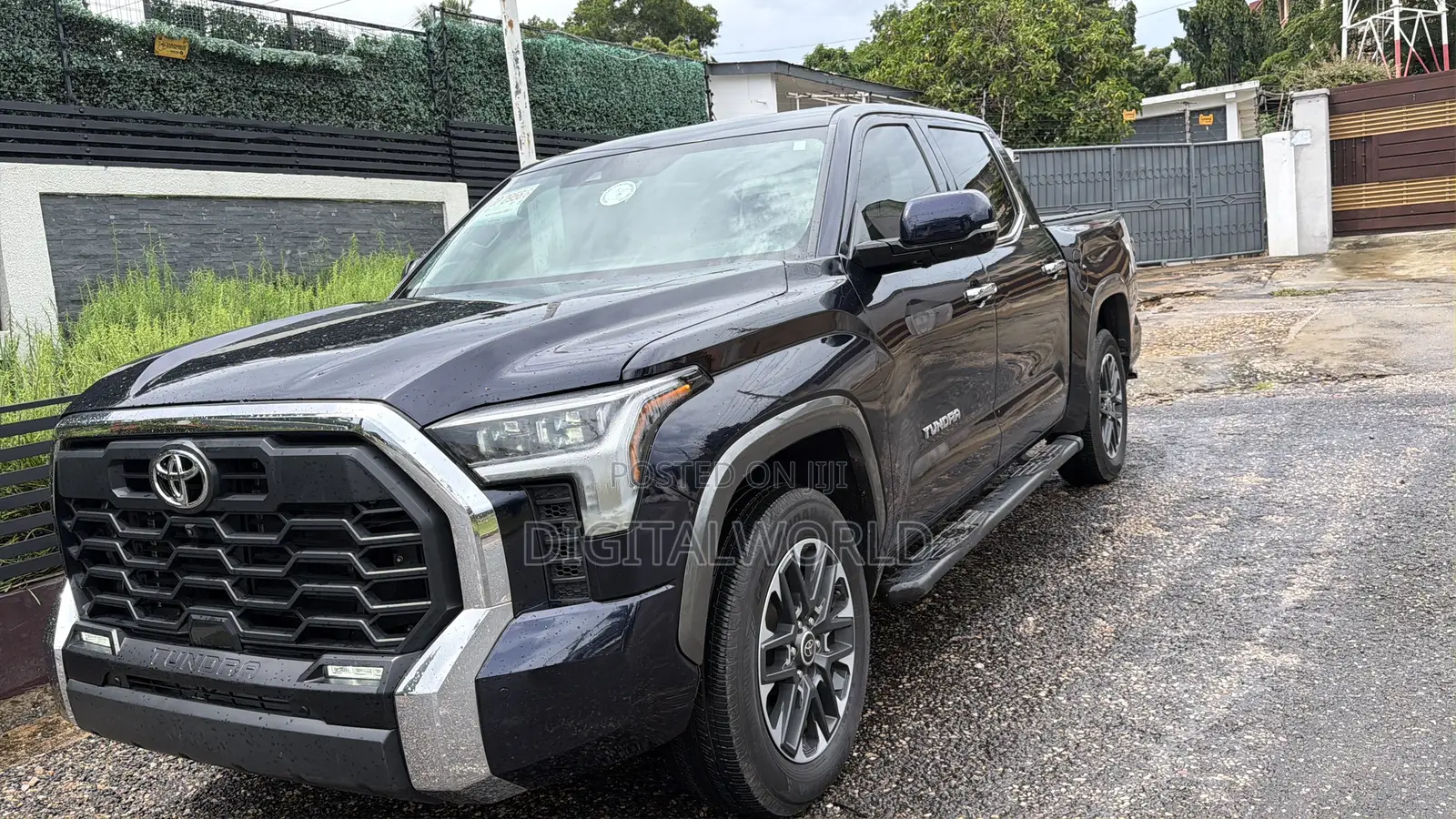 Toyota Tundra Limited CrewMax 5.5' Bed 2024 Blue