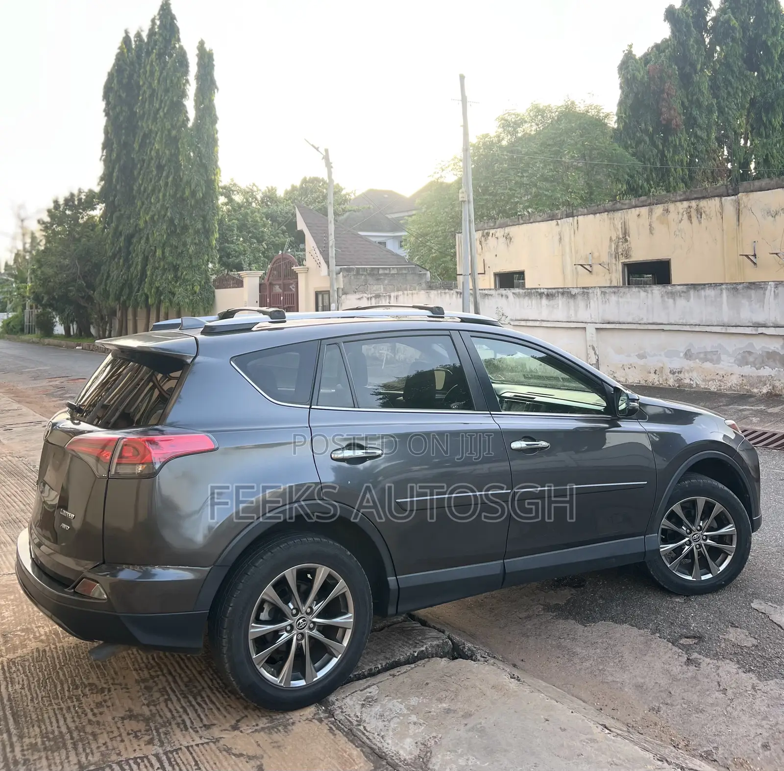 Toyota RAV4 Limited 4dr SUV AWD (2.5L 4cyl 6A) 2018 Gray