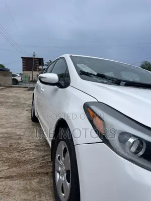 Kia Forte EX Hatchback 2017 White
