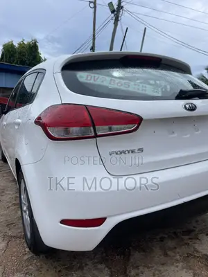 Kia Forte EX Hatchback 2017 White