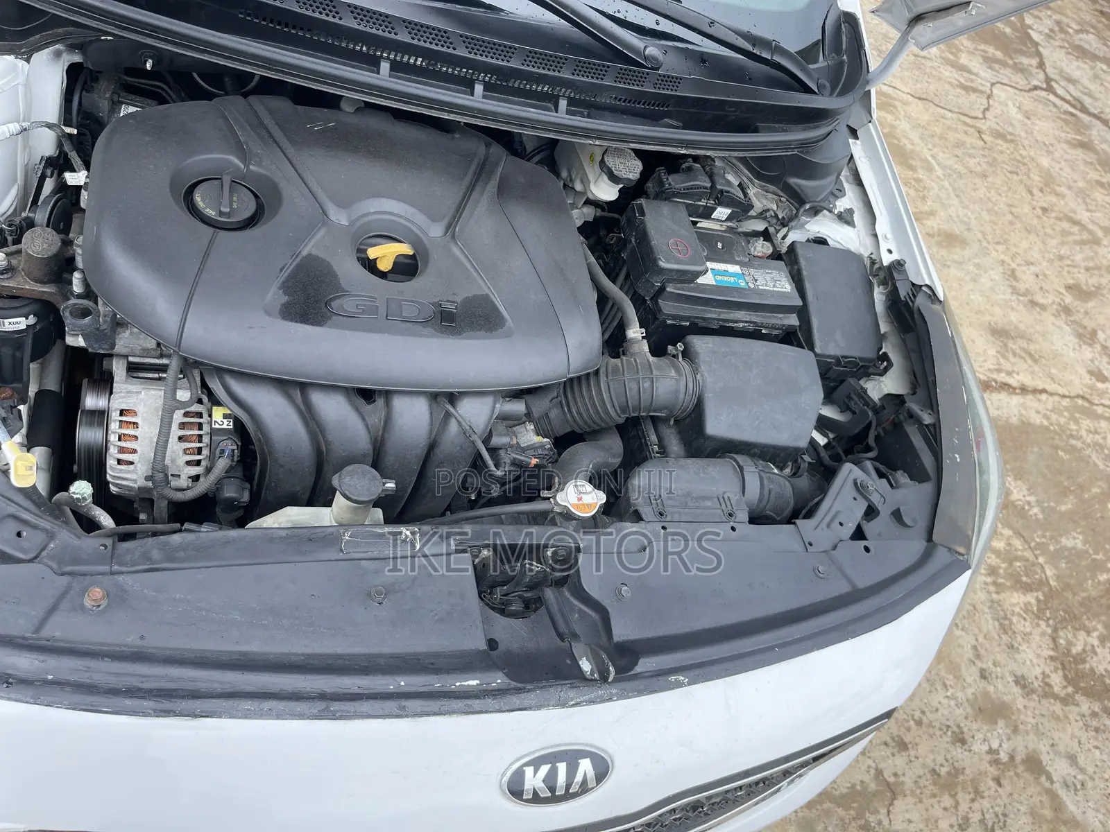 Kia Forte EX Hatchback 2017 White