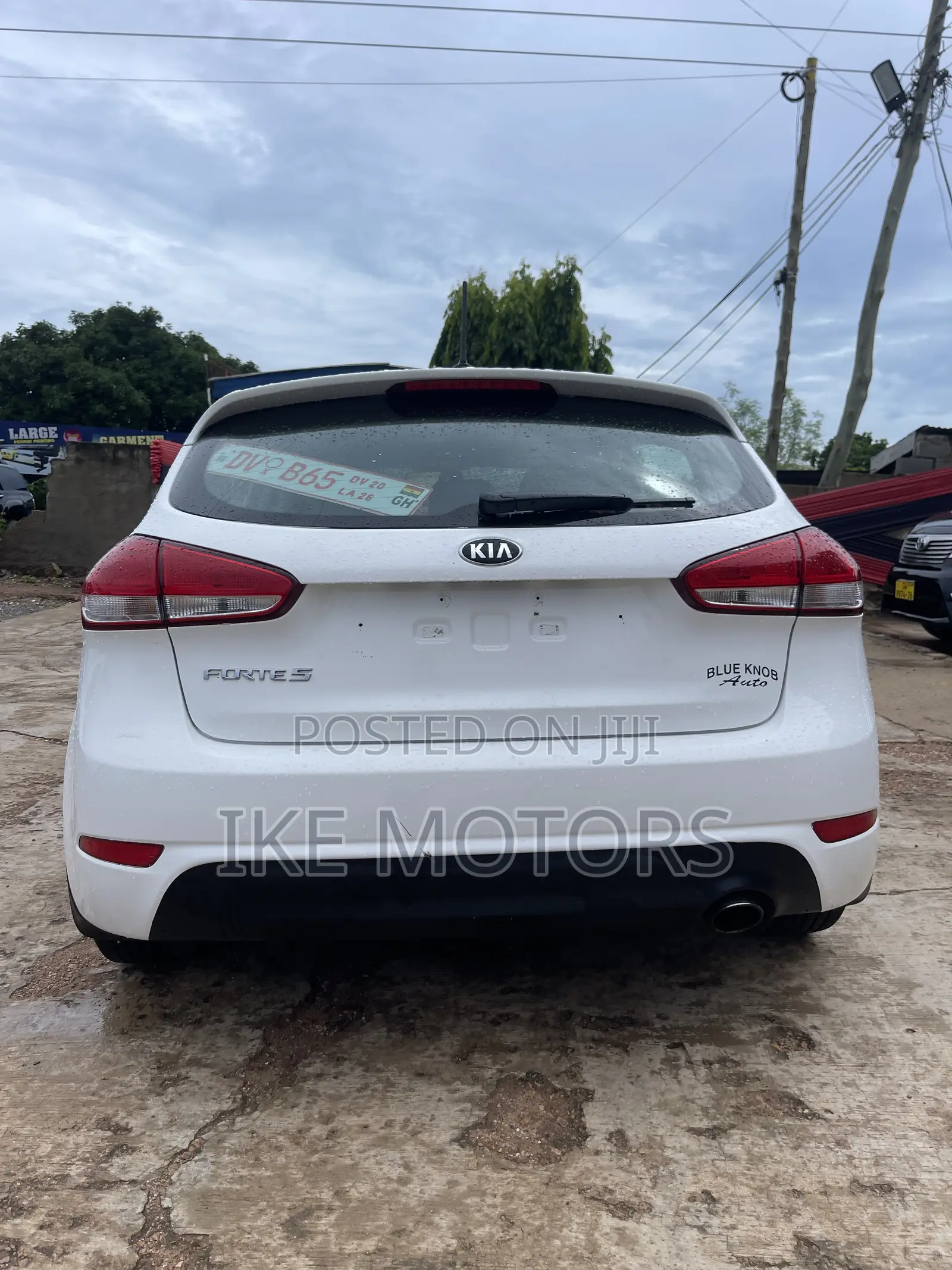 Kia Forte EX Hatchback 2017 White
