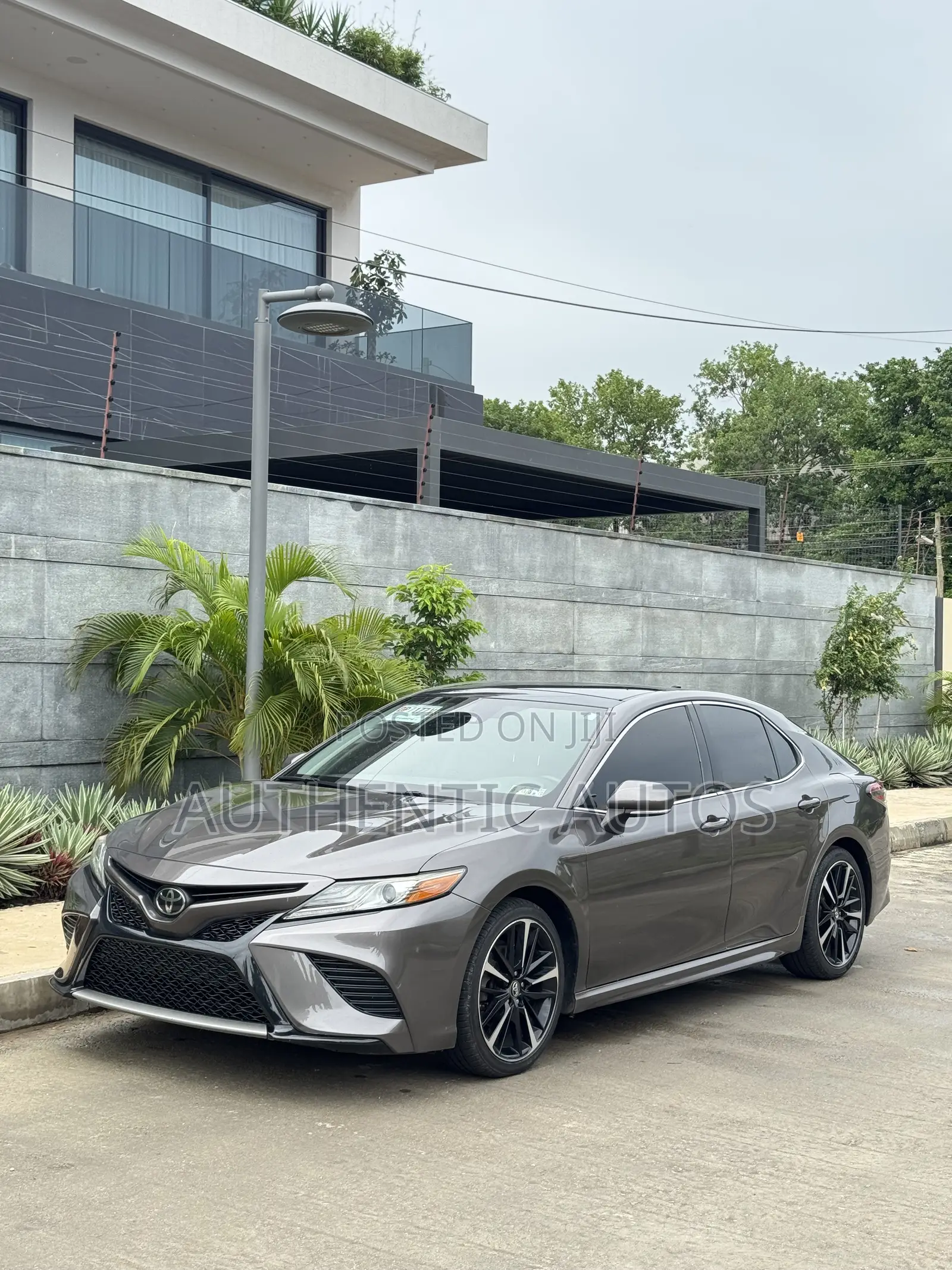 Toyota Camry XSE (2.5L 4cyl 8A) 2019 Gray