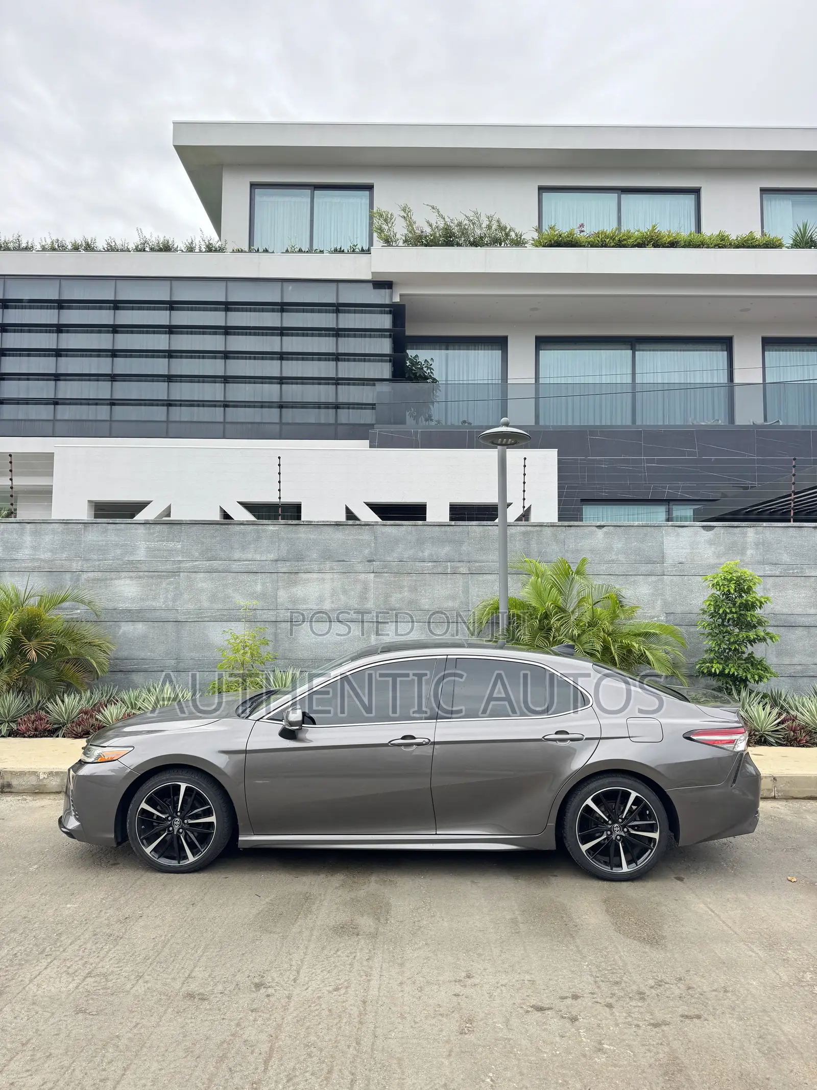 Toyota Camry XSE (2.5L 4cyl 8A) 2019 Gray