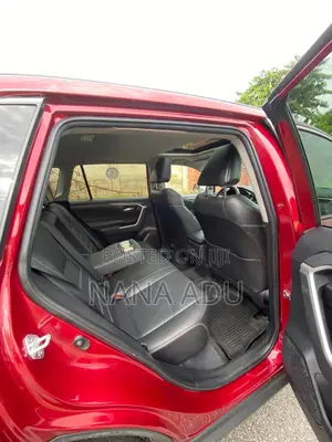 Toyota RAV4 XLE 2021 Red