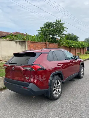 Toyota RAV4 XLE 2021 Red
