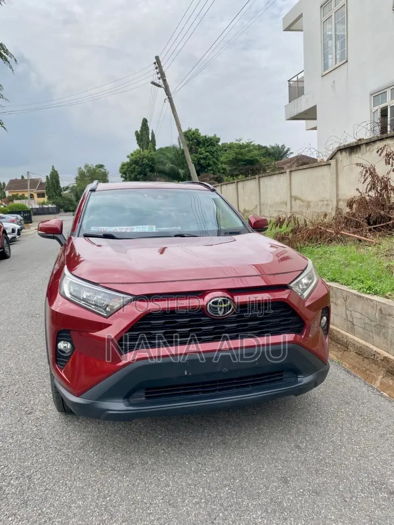 Toyota RAV4 XLE 2021 Red