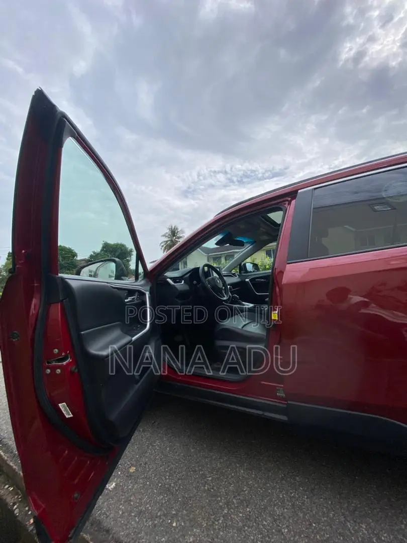 Toyota RAV4 XLE 2021 Red