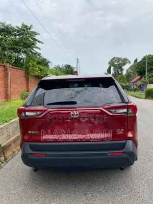 Toyota RAV4 XLE 2021 Red