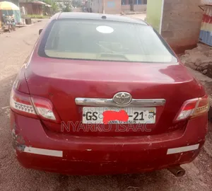 Toyota Camry Base 4dr Sedan (2.5L 4cyl 6M) 2010
