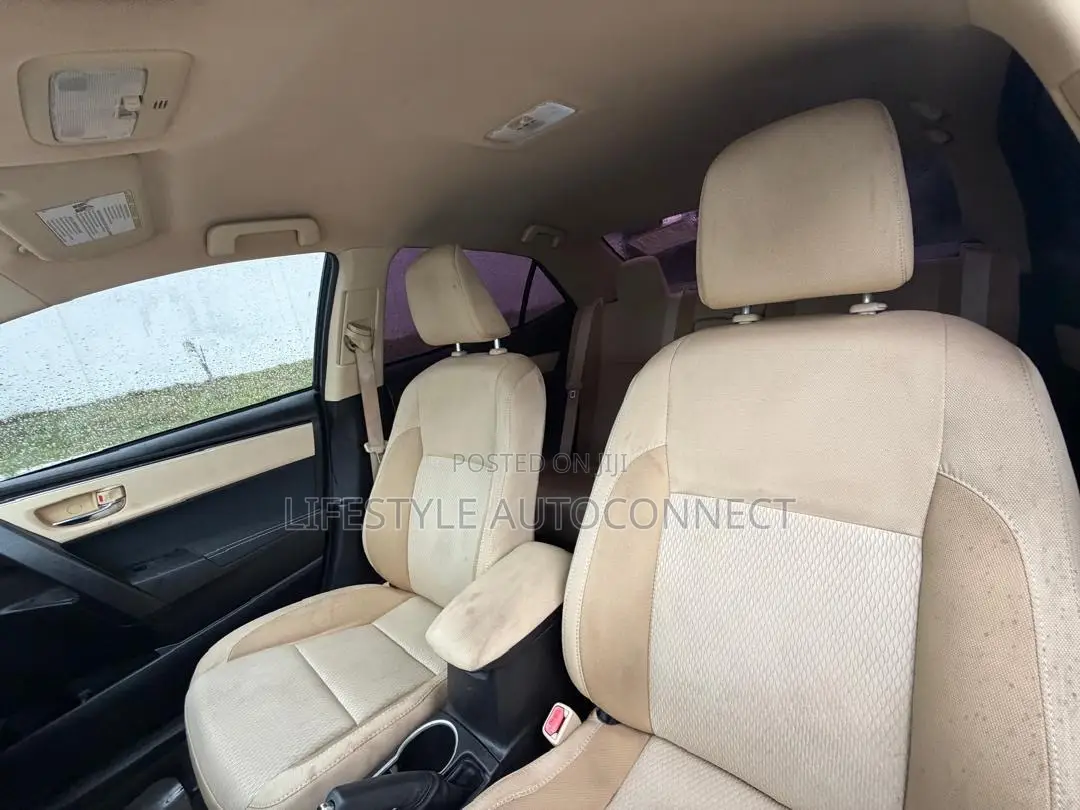 Toyota Corolla LE ECO 4dr Sedan (1.8L 4cyl CVT) 2017 White