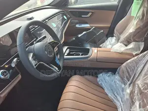 New Mercedes-Benz E300 2025 Black