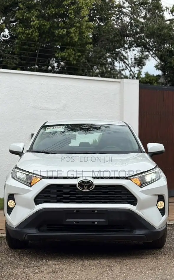 Toyota RAV4 2021 White