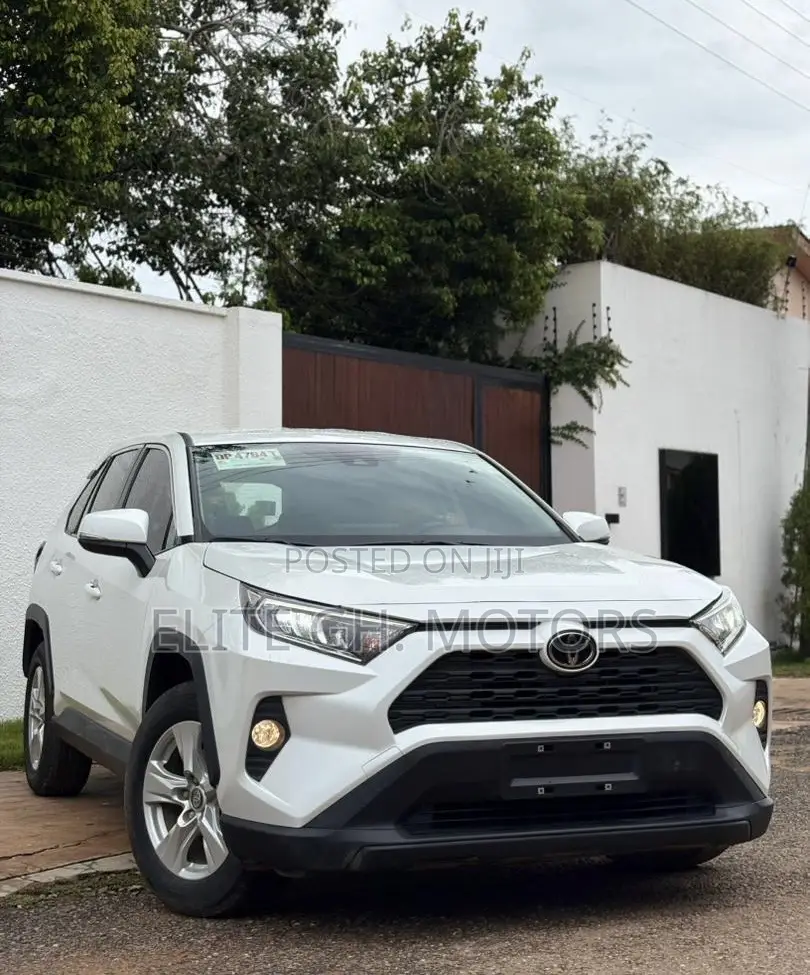 Toyota RAV4 2021 White