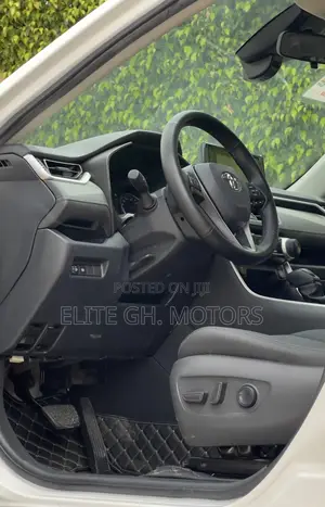 Toyota RAV4 2021 White