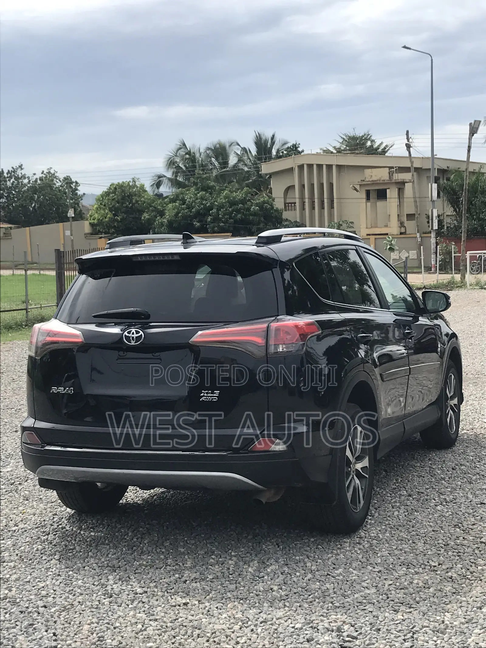 Toyota RAV4 XLE 4dr SUV AWD (2.5L 4cyl 6A) 2018 Black