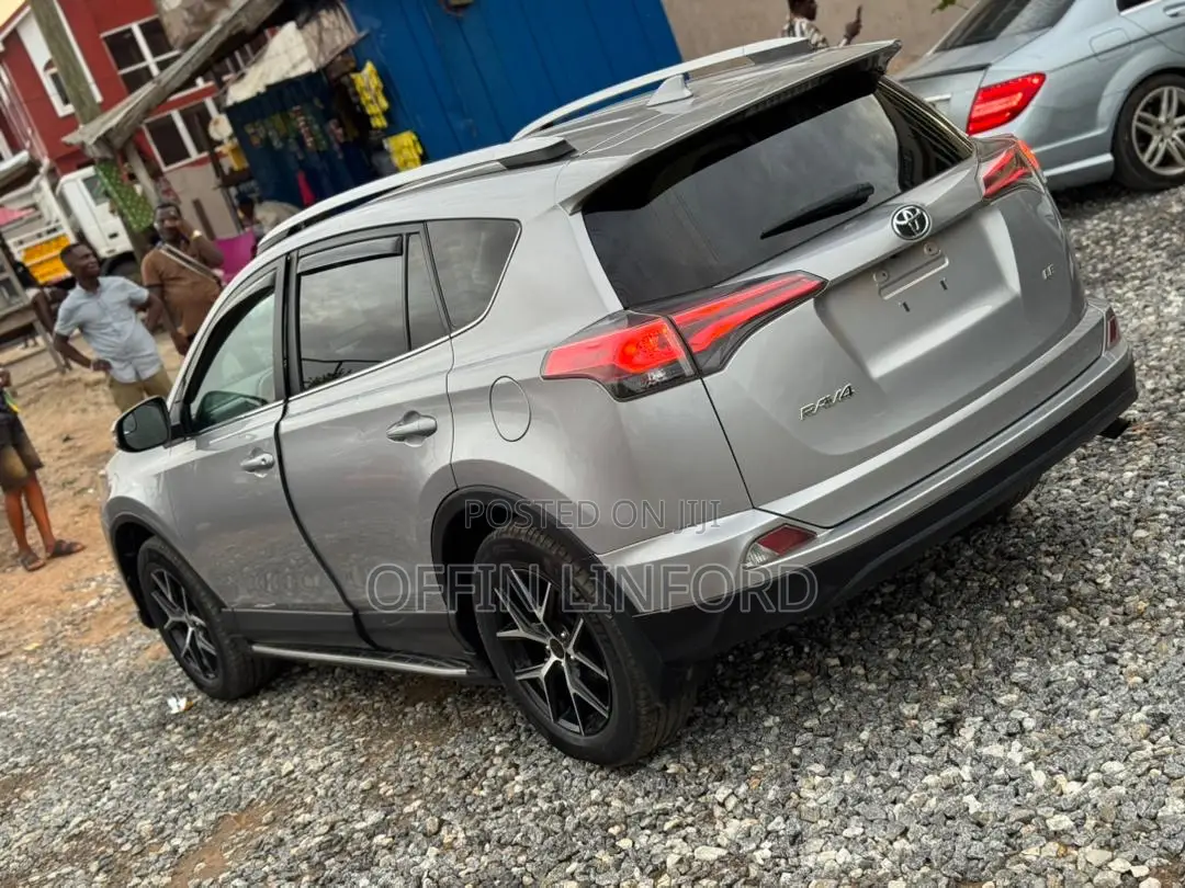 Toyota RAV4 LE FWD (2.5L 4cyl 6A) 2016 Gray
