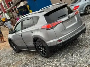 Toyota RAV4 LE FWD (2.5L 4cyl 6A) 2016 Gray