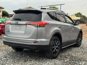 Toyota RAV4 LE FWD (2.5L 4cyl 6A) 2016 Gray