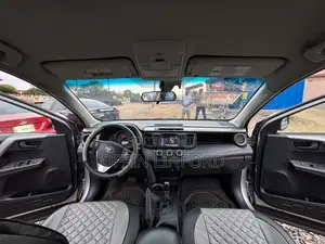 Toyota RAV4 LE FWD (2.5L 4cyl 6A) 2016 Gray