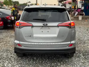 Toyota RAV4 LE FWD (2.5L 4cyl 6A) 2016 Gray