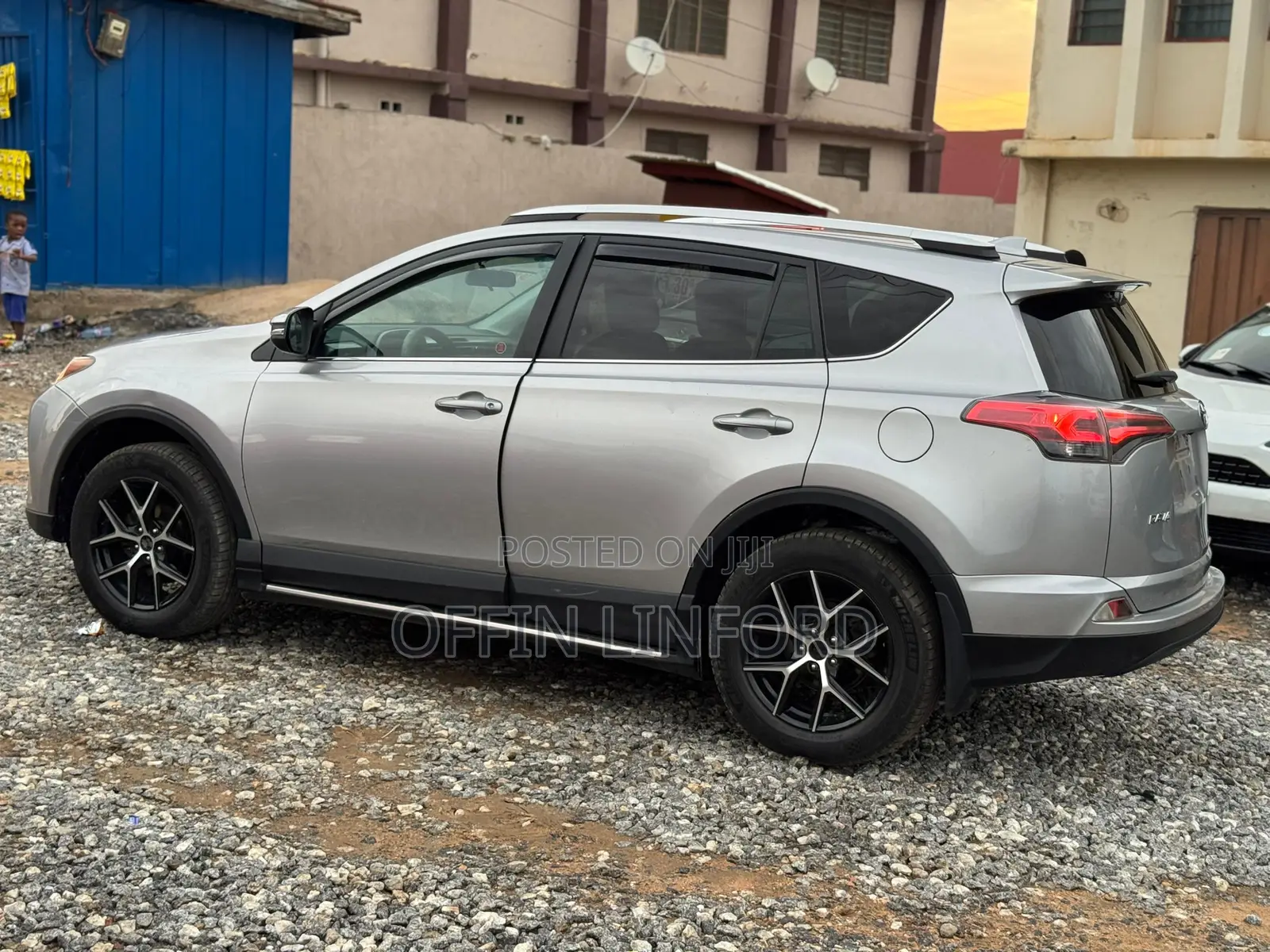 Toyota RAV4 LE FWD (2.5L 4cyl 6A) 2016 Gray