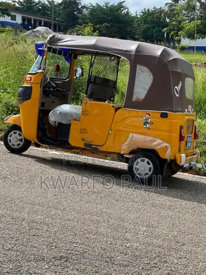 Bajaj RE 2025 Red