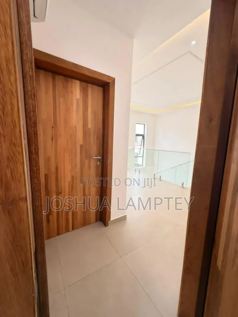 4bdrm Townhouse / Terrace in East Legon A&C Mall for rent