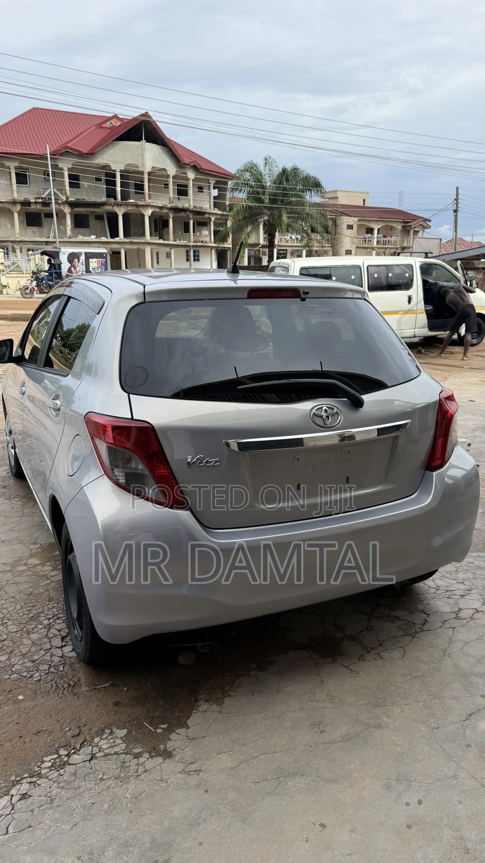 Toyota Vitz 2012 Silver
