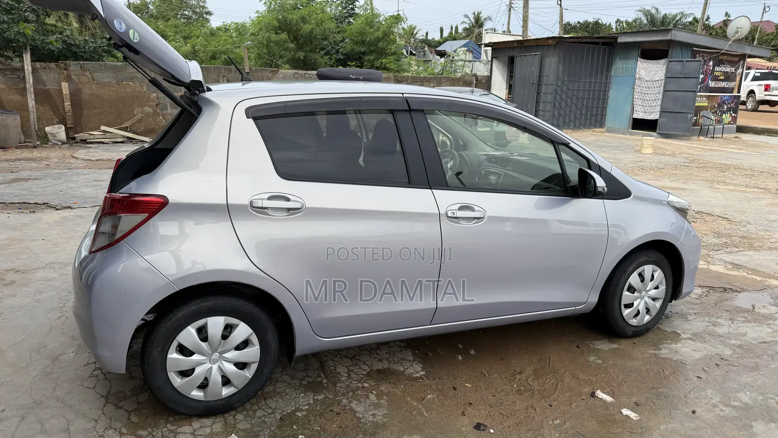 Toyota Vitz 2012 Silver