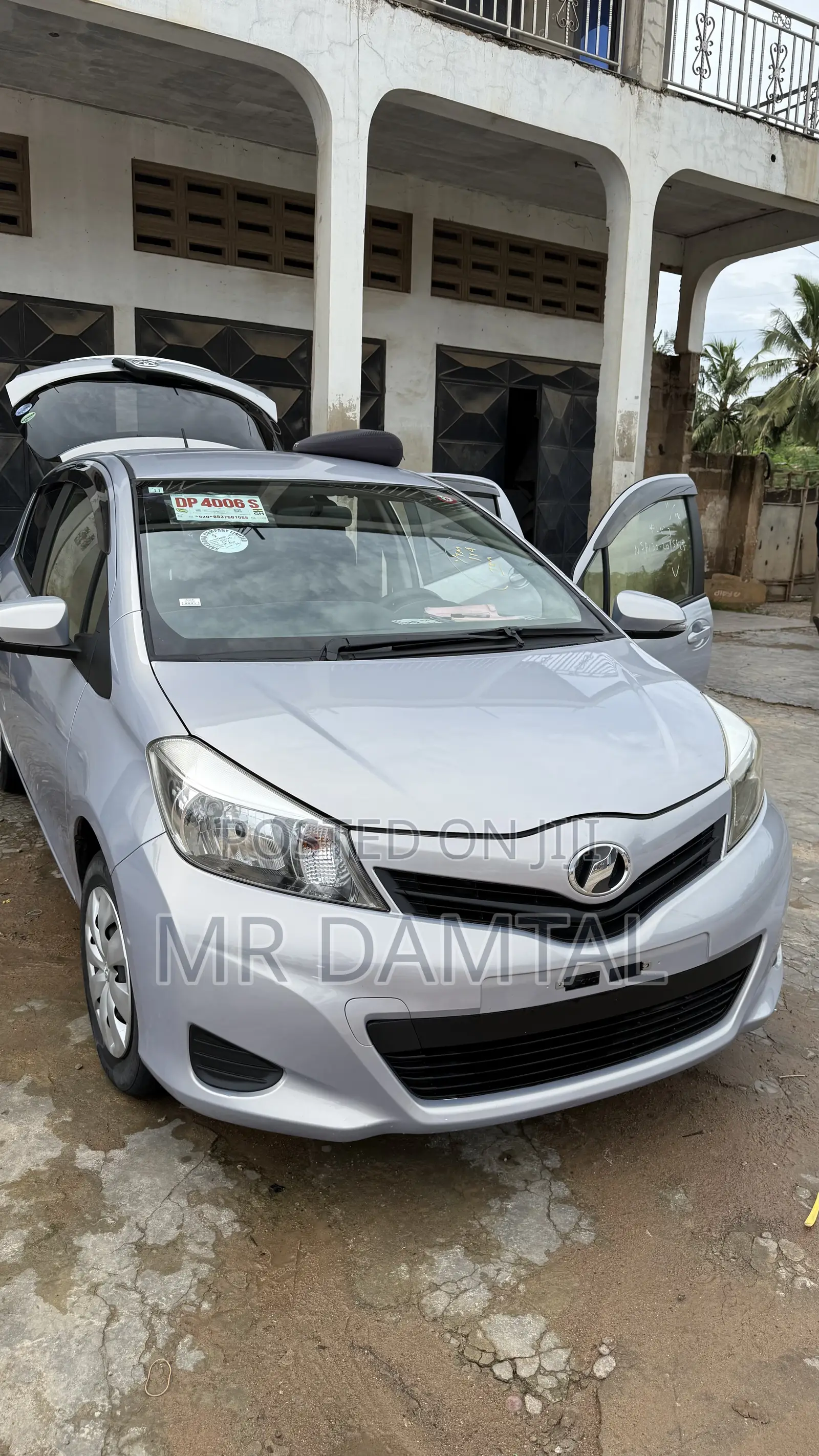 Toyota Vitz 2012 Silver