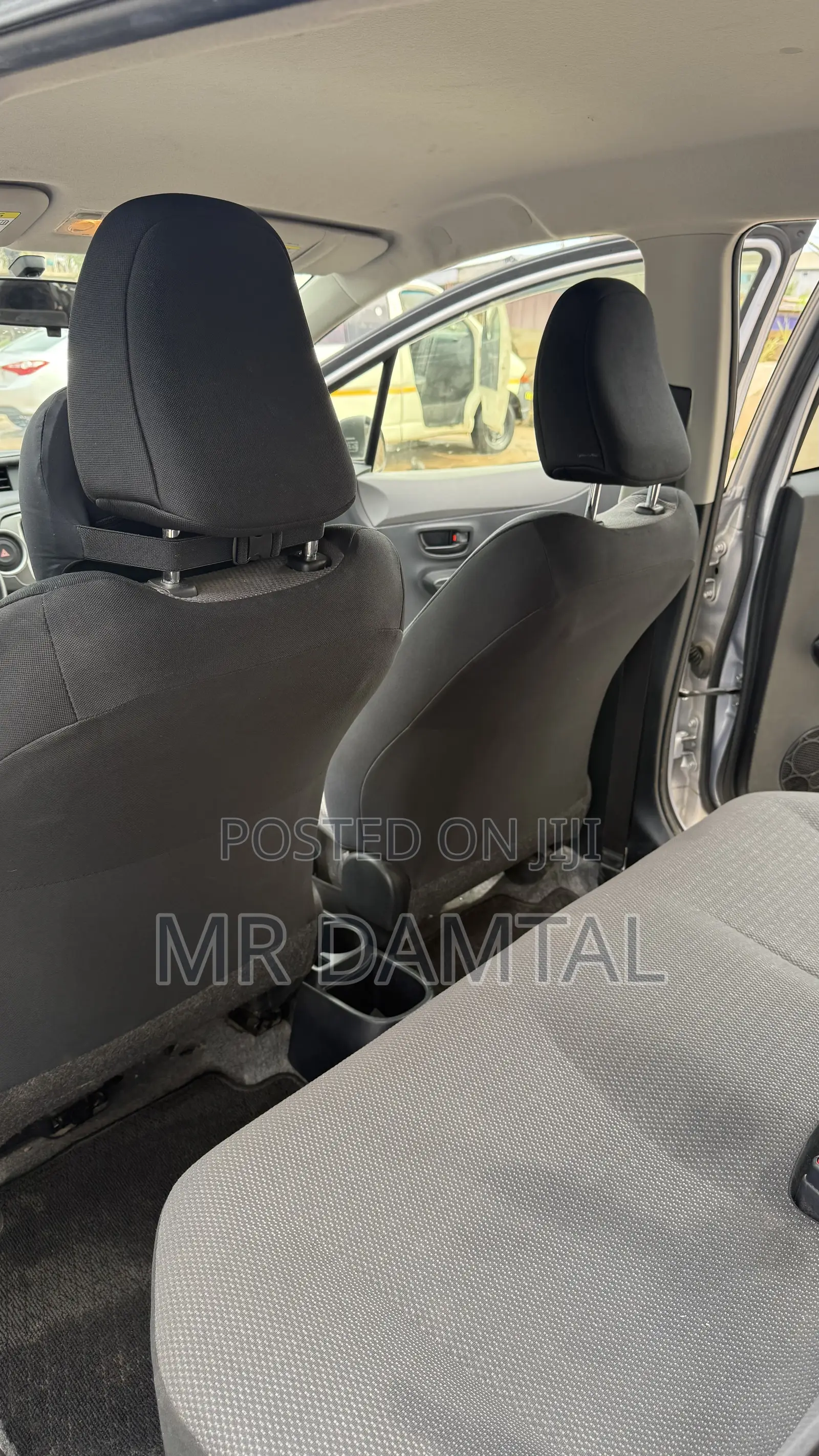Toyota Vitz 2012 Silver