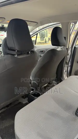 Toyota Vitz 2012 Silver