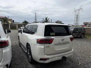 New Toyota Land Cruiser LC300 2025 White