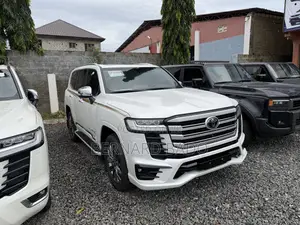 New Toyota Land Cruiser LC300 2025 White