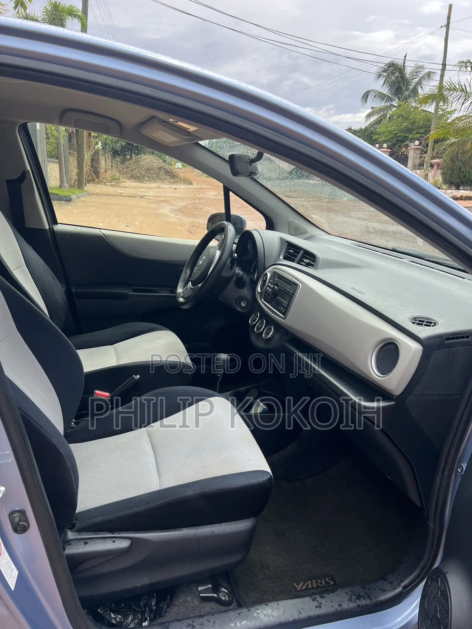 Toyota Yaris LE Hatchback 5dr 2013 Blue