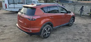 Toyota RAV4 2016 Orange