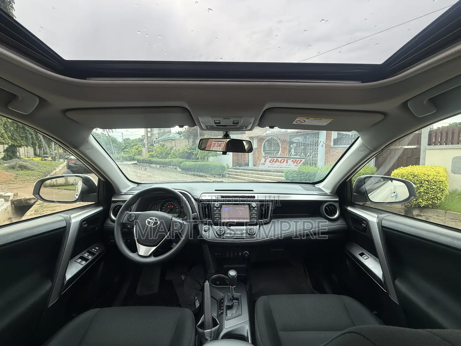 Toyota RAV4 XLE AWD (2.5L 4cyl 6A) 2017 White