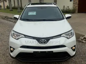 Toyota RAV4 XLE AWD (2.5L 4cyl 6A) 2017 White