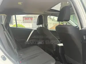 Toyota RAV4 XLE AWD (2.5L 4cyl 6A) 2017 White