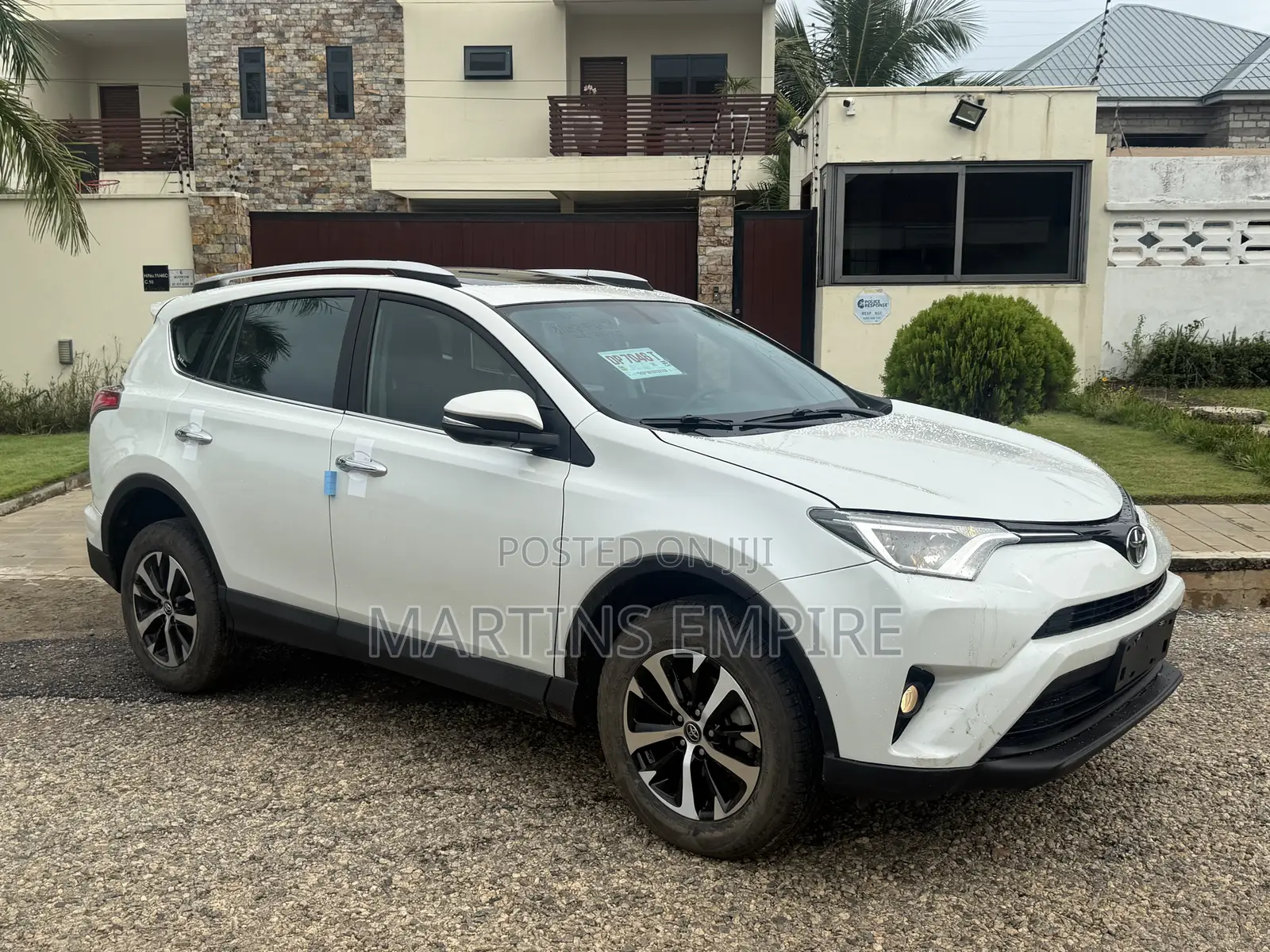 Toyota RAV4 XLE AWD (2.5L 4cyl 6A) 2017 White