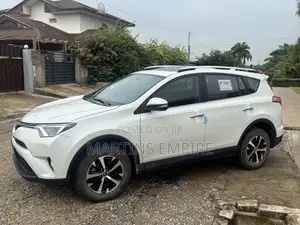 Toyota RAV4 XLE AWD (2.5L 4cyl 6A) 2017 White
