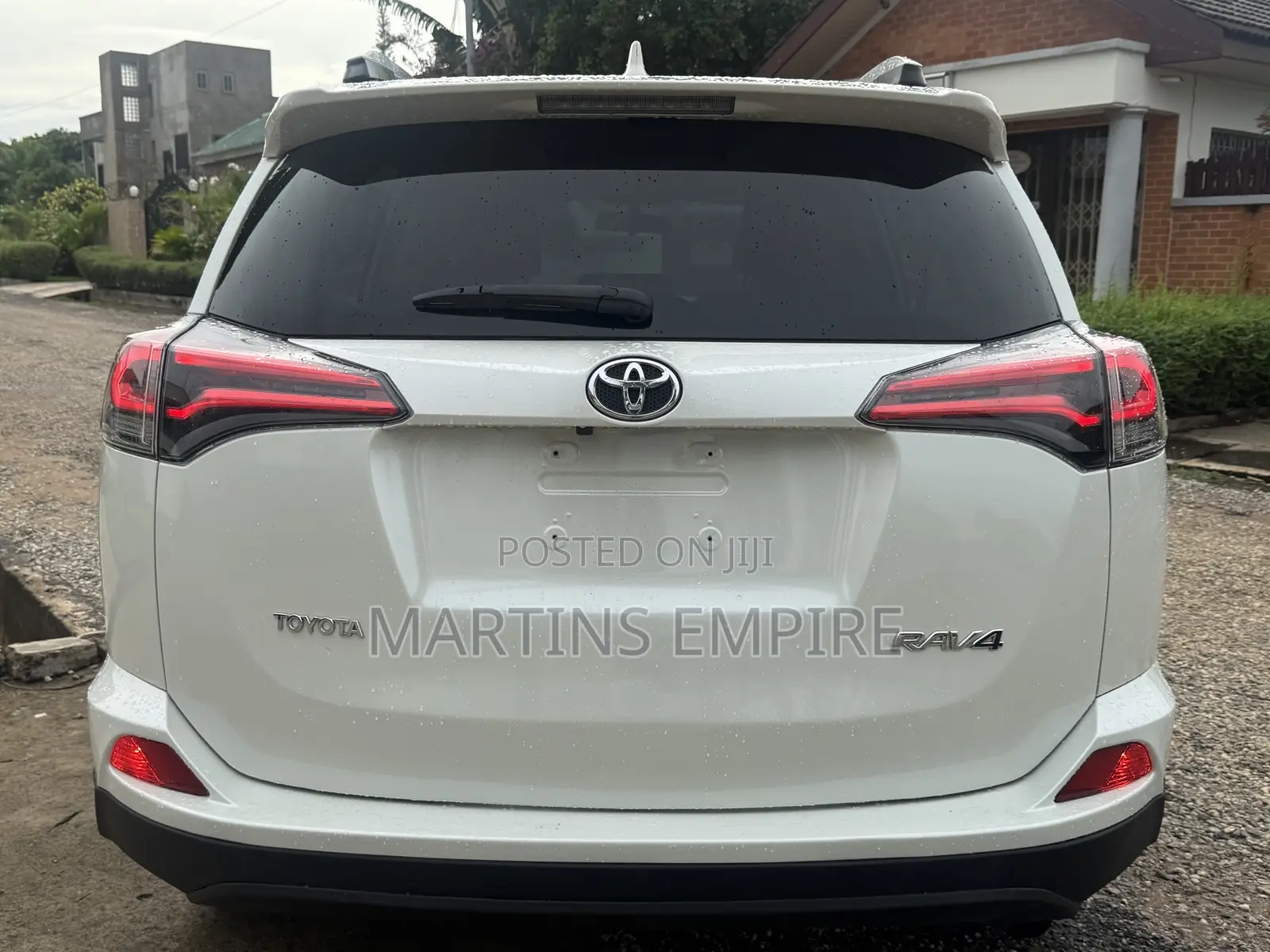 Toyota RAV4 XLE AWD (2.5L 4cyl 6A) 2017 White