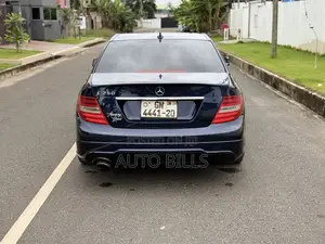 Mercedes-Benz C250 2013 Blue
