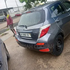 Toyota Yaris SE Hatchback 5dr 2012 Gray