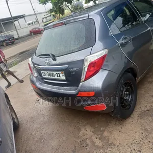Toyota Yaris SE Hatchback 5dr 2012 Gray